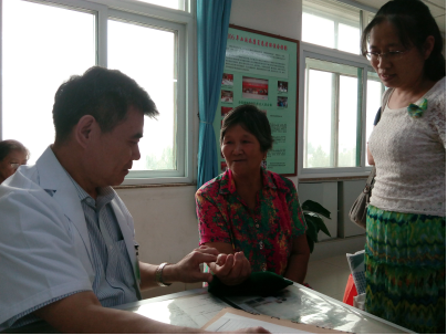 2015年8月17日肺癌患者刘翠在女儿的陪伴下前来复诊